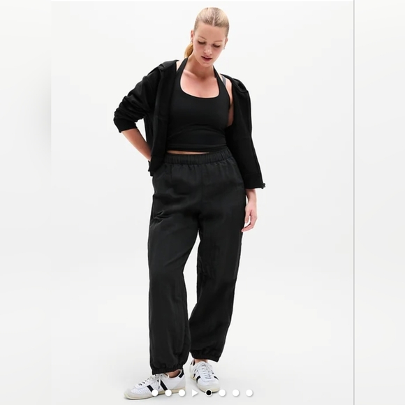 Athleta Womens Jogger Black Pursuit Mid Rise Zip Ankle UPF 40+ Athleisure Medium - Picture 6 of 7